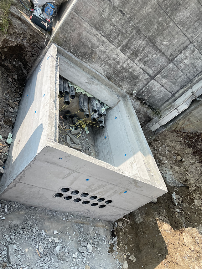 Eigenständige Herstellung von Betonarbeiten durch die Scupola Bau GmbH im Rahmen eines Bauprojekts.